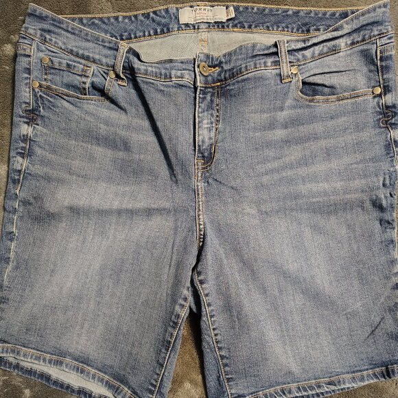 Torrid Denim Bermuda Shorts Size 22 - Picture 1 of 5